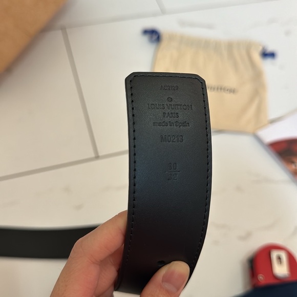LOUIS VUITTON MENS BELT REVERSIBLE (2 STYLES) - Picture 13 of 15